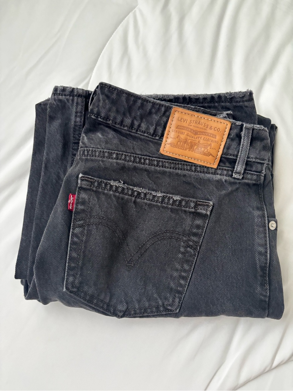Levi's Women's Washed Black Low Rise Loose WISH ME LUCK Jeans - Picture 8 of 8